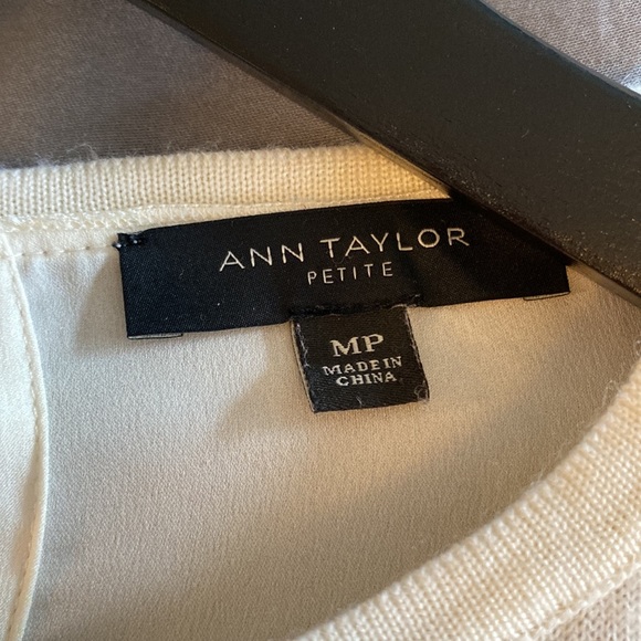 Cream coloured mix medium Anne Taylor sweater. - Picture 3 of 3